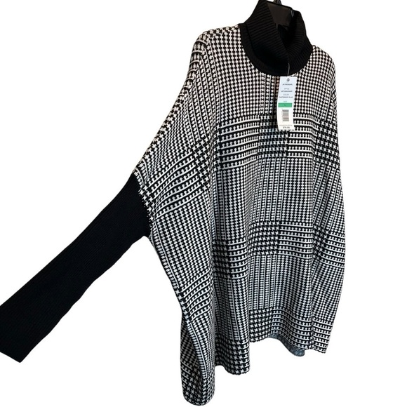 Women's Black and White Sweater - Picture 3 of 7